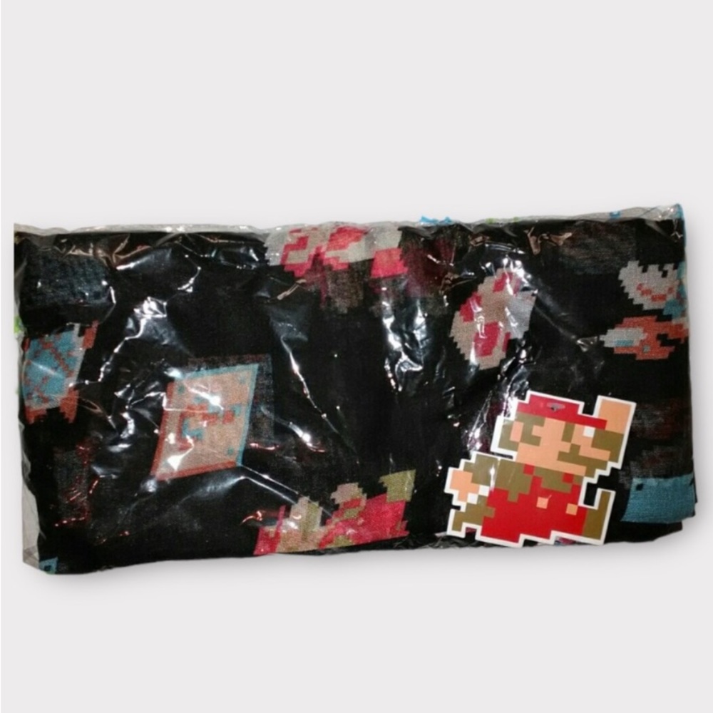 Rare Loot Crate Exclusive 8 Bit Super Mario Brothers Infinity
Scarf Wrap - Picture 4 of 4